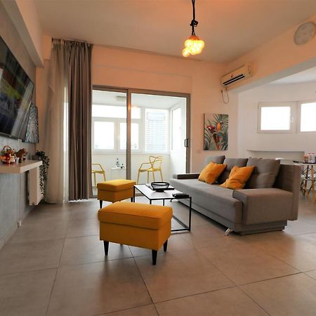 Serenity Heights Apartment: A Panoramic Haven Near Old Town - Free Minibar Bükreş Dış mekan fotoğraf