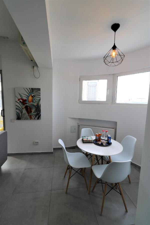 Serenity Heights Apartment: A Panoramic Haven Near Old Town - Free Minibar Bükreş Dış mekan fotoğraf