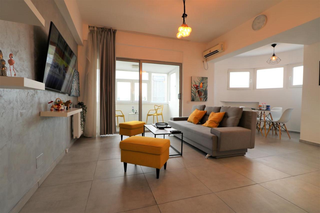 Serenity Heights Apartment: A Panoramic Haven Near Old Town - Free Minibar Bükreş Dış mekan fotoğraf