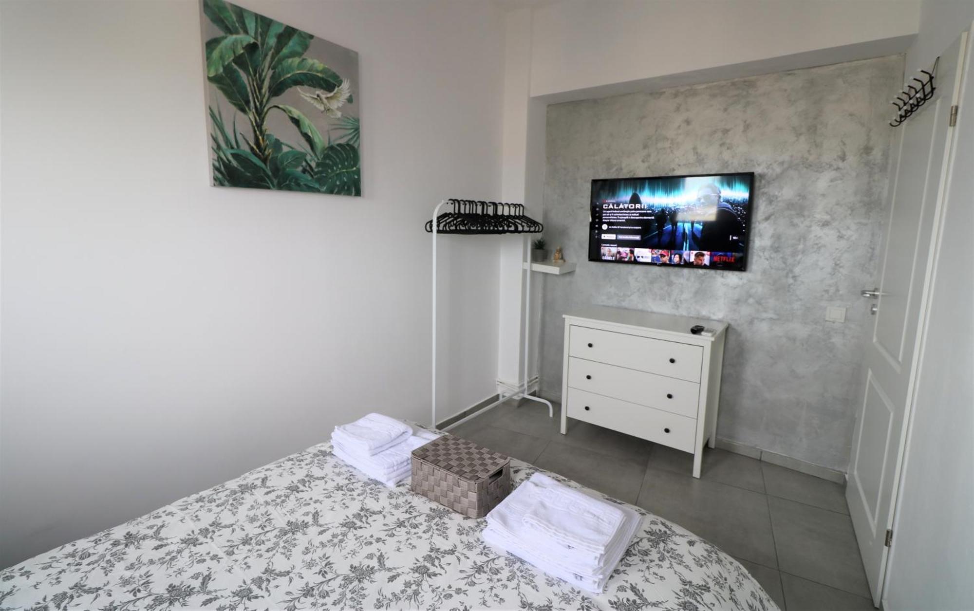 Serenity Heights Apartment: A Panoramic Haven Near Old Town - Free Minibar Bükreş Dış mekan fotoğraf
