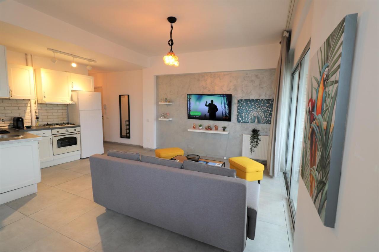 Serenity Heights Apartment: A Panoramic Haven Near Old Town - Free Minibar Bükreş Dış mekan fotoğraf