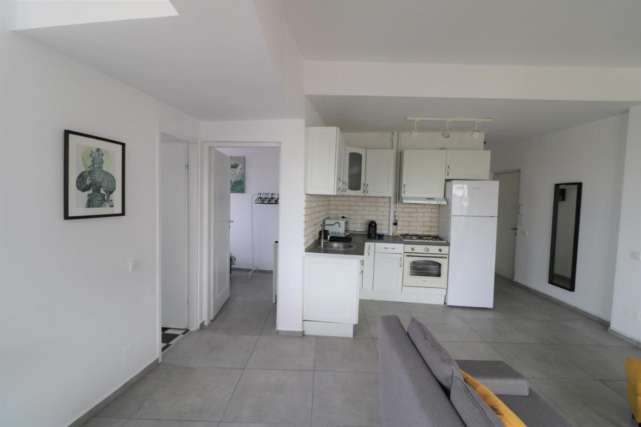 Serenity Heights Apartment: A Panoramic Haven Near Old Town - Free Minibar Bükreş Dış mekan fotoğraf
