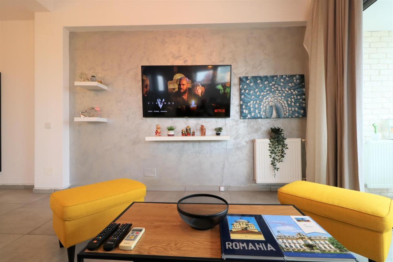 Serenity Heights Apartment: A Panoramic Haven Near Old Town - Free Minibar Bükreş Dış mekan fotoğraf