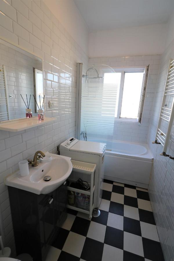 Serenity Heights Apartment: A Panoramic Haven Near Old Town - Free Minibar Bükreş Dış mekan fotoğraf