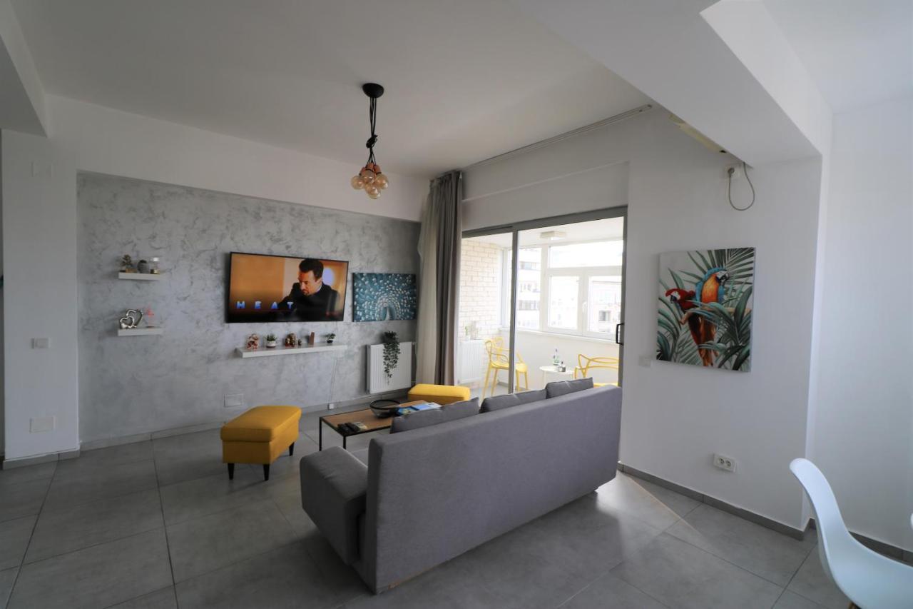 Serenity Heights Apartment: A Panoramic Haven Near Old Town - Free Minibar Bükreş Dış mekan fotoğraf