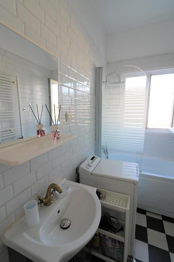 Serenity Heights Apartment: A Panoramic Haven Near Old Town - Free Minibar Bükreş Dış mekan fotoğraf