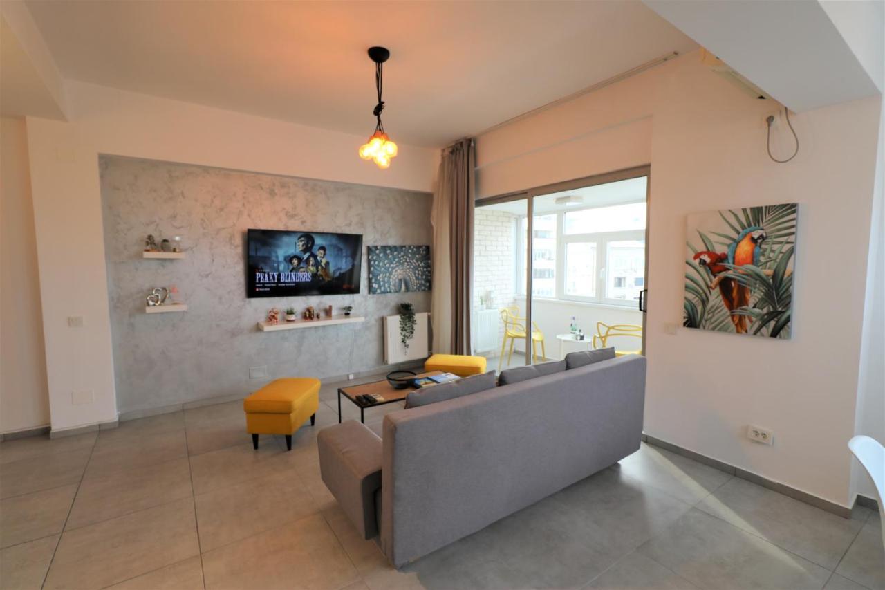 Serenity Heights Apartment: A Panoramic Haven Near Old Town - Free Minibar Bükreş Dış mekan fotoğraf